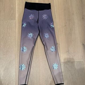 Ultracor leggings with iridescent flowers